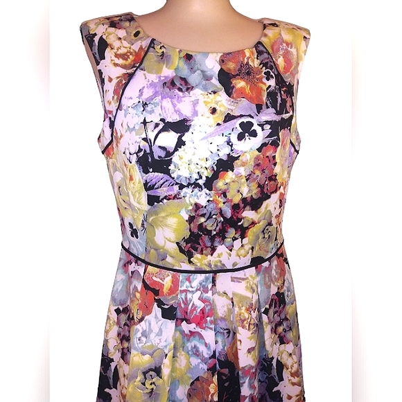 Tahari Floral fully lined lightweight pleated swing dress - Picture 4 of 10